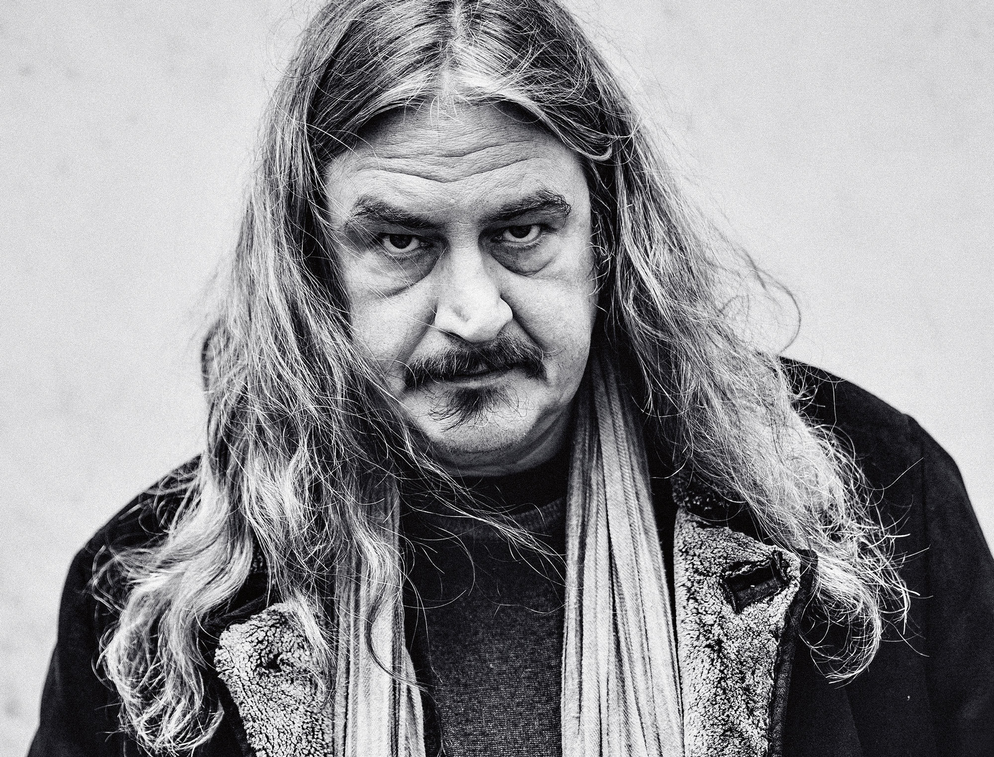 Ilja Leonard Pfeijffer Past Zijn I Don T Give A Fuck Uiterlijk Aan Voor Een Vrouw