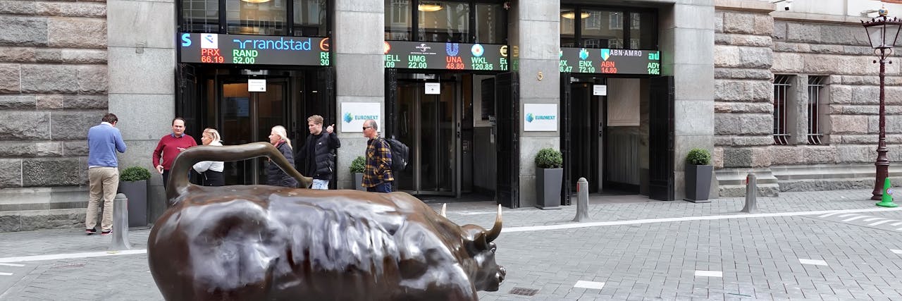 Zeldzame ingreep Euronext: zes bedrijven verliezen Damrak-notering