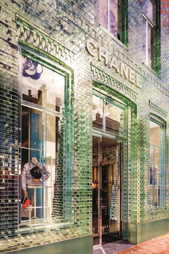 De pui van Chanel in de P.C. Hooftstraat, geheel van glas.