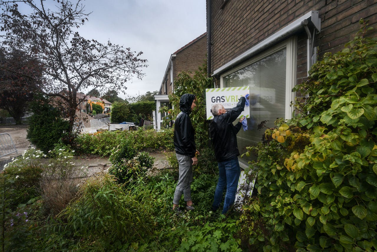 Alle huizen in Nederland moeten van het aardgas af, zoals hier in Purmerend. Biomassa kan een bron zijn voor een warmtenet dat huizen verwarmt, maar het verbranden van hout stuit op veel kritiek.