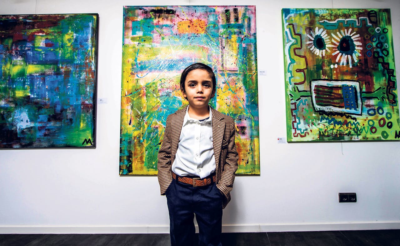 Mikail Akar, de kleuter-Picasso. ‘Als je niet zou melden dat hij 7 jaar is, zou je zijn werk kunnen toeschrijven aan Richter, Pollock of Basquiat.’