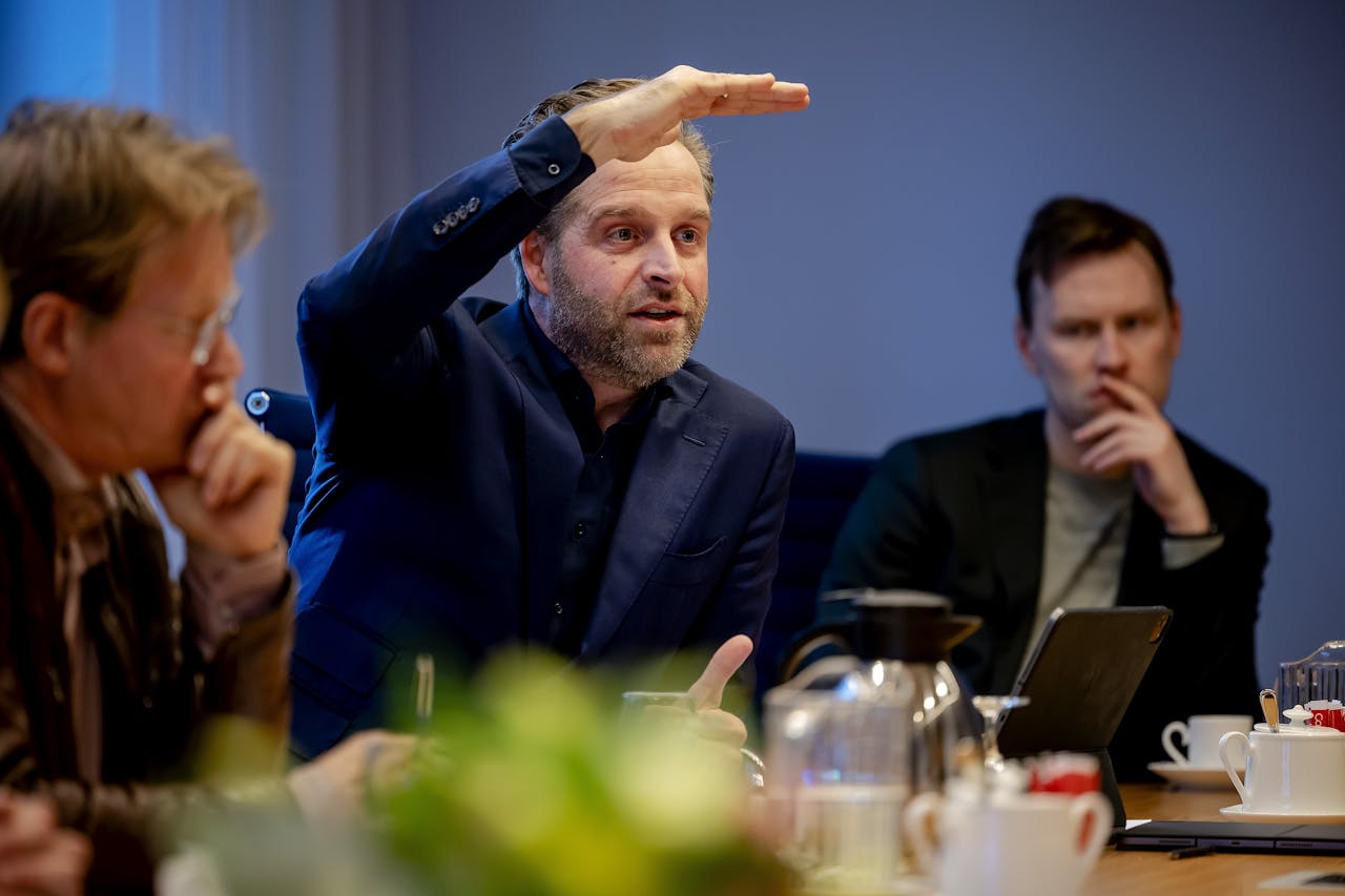 Woonminister Hugo de Jonge presenteert zijn plan om middenhuren te begrenzen.