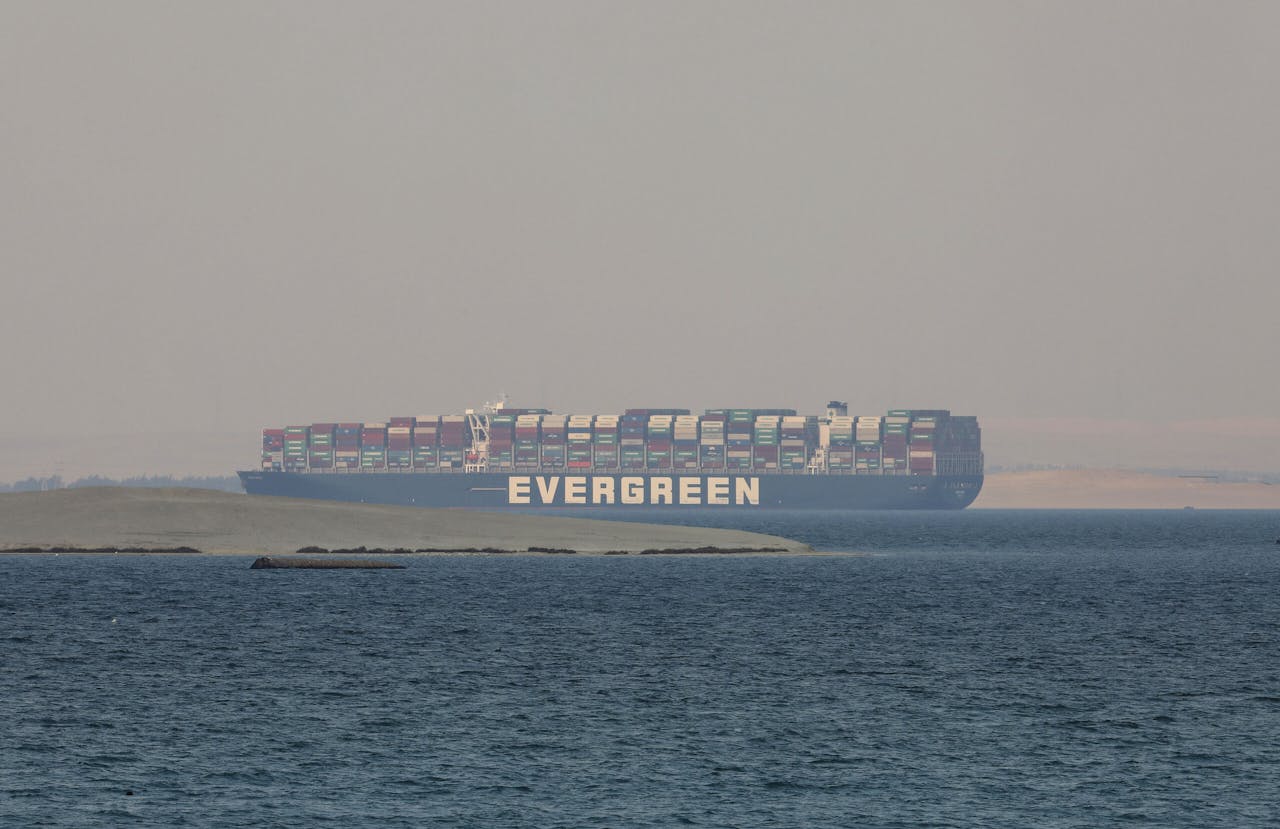 De Ever Given ligt al sinds eind maart aan de ketting in het Egyptische Bittermeer.