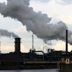 Tata Steel stoot veel meer sinter-stof uit dan toegestaan