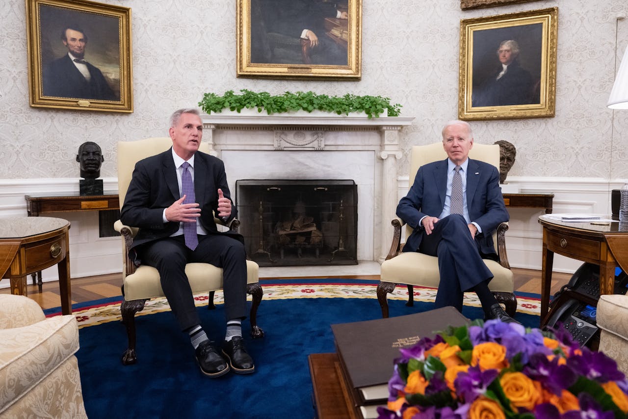 Kevin McCarthy op bezoek bij Joe Biden in het Witte Huis.