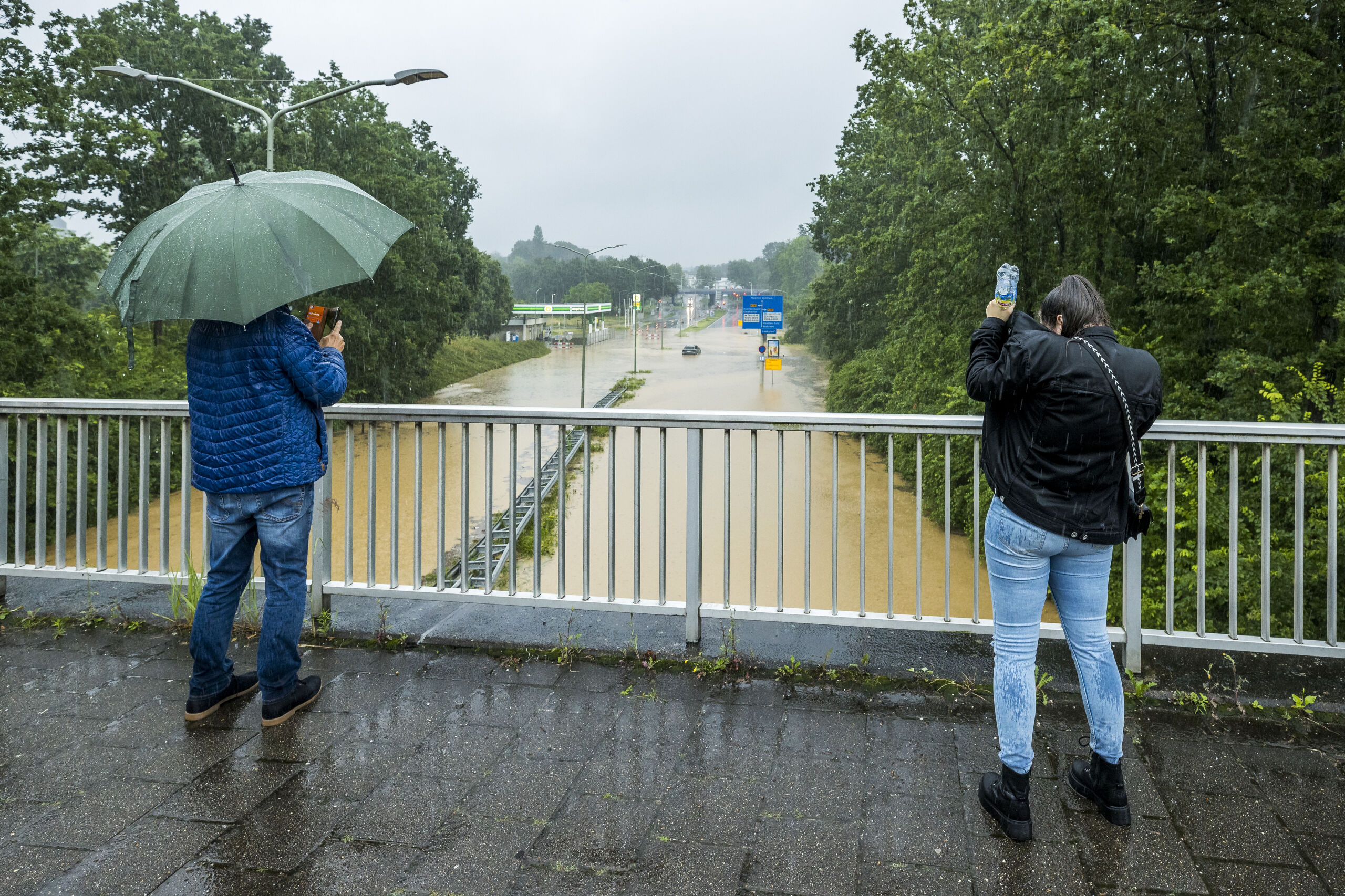 Leger Ingezet Bij Aanhoudende Wateroverlast Limburg