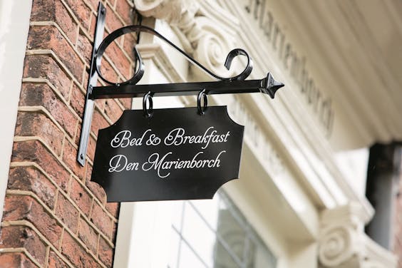 B&B Den Mariënborch, Roggestraat 20, Doesburg, prijs € 95 voor 2 p., incl. ontbijt, € 75 voor de kleinere suite. ( denmarienborch.nl)