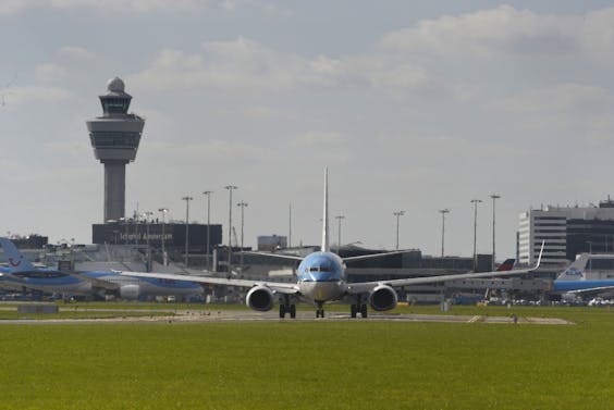 Een vliegtuig van KLM op luchthaven Schiphol