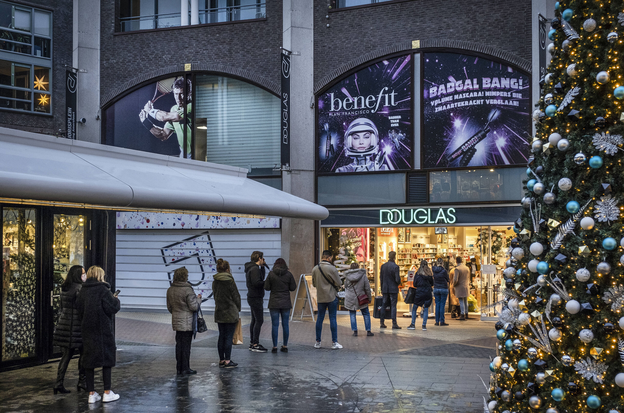 Vlak Voor Kerst De Winkels Dicht: Branche Hekelt Willekeur