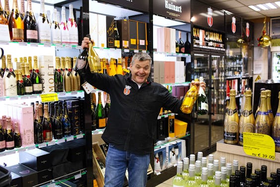 in deze avondwinkel zit een champagnewalhalla verstopt