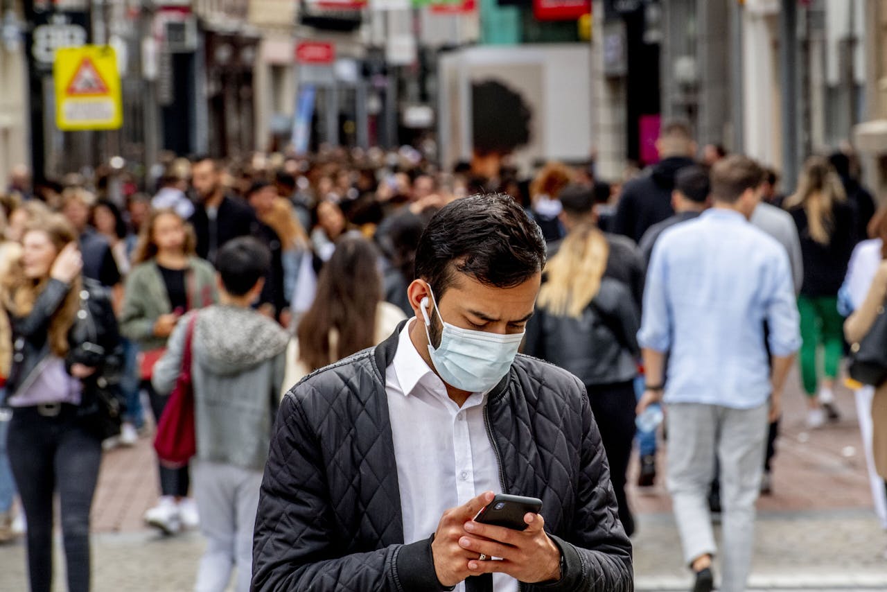 Overheid blaast ooit omstreden Coronamelder-app nieuw leven in