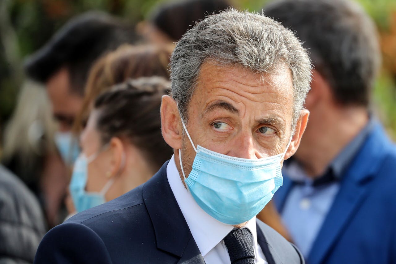 Voormalig president Sarkozy woonde 29 oktober een herdenkingsgelegenheid bij voor de moorden in Nice door een jihadistische Tunesiër.