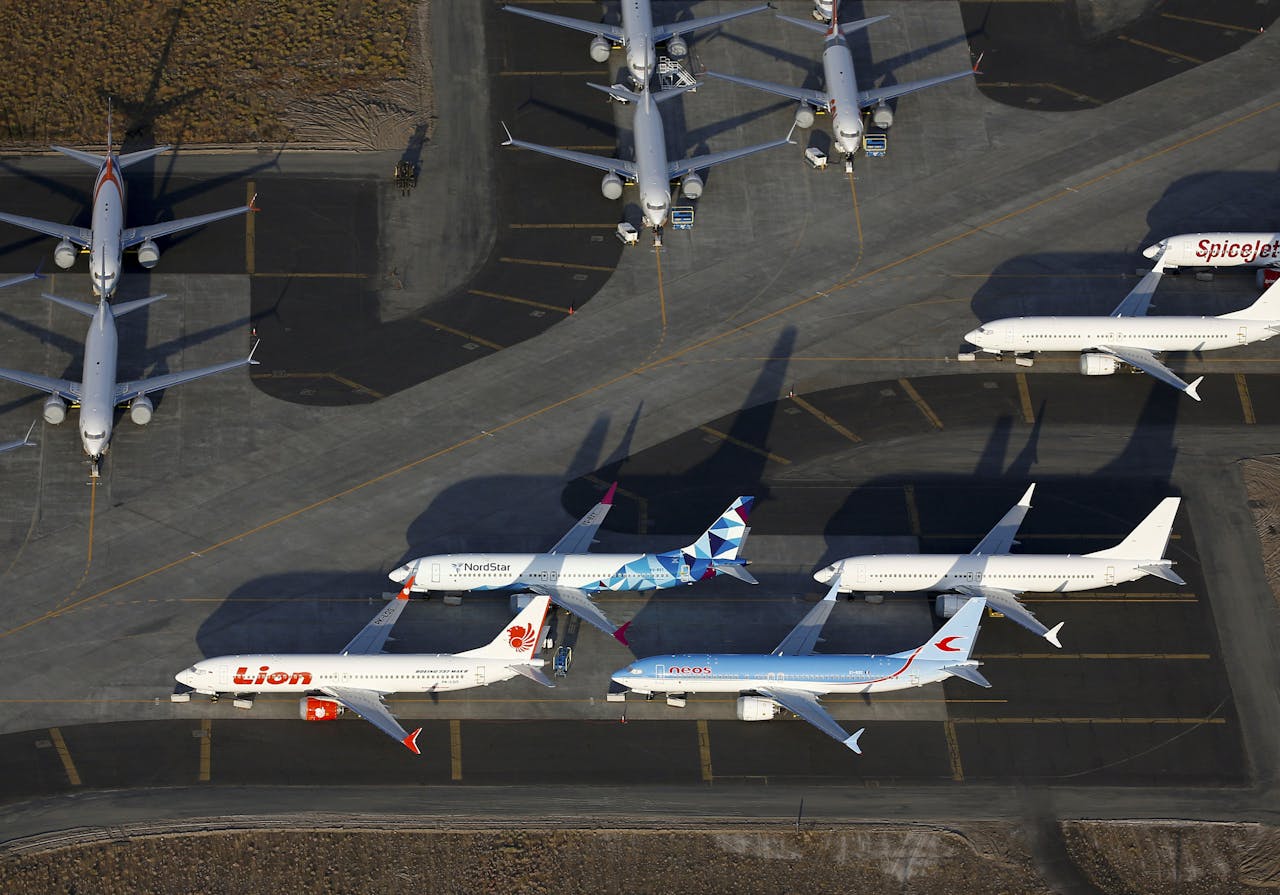 Boeing 737 MAX vliegtuigen waaronder een van de Indonesische luchtvaartmaatschappij Lion Air staan geparkeerd bij Boeing op Grant County International Airport in Moses Lake, Washington.