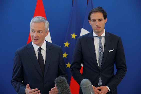 Bruno Le Maire en Wopke Hoekstra tijdens een persconferentie op 11 mei 2018.
