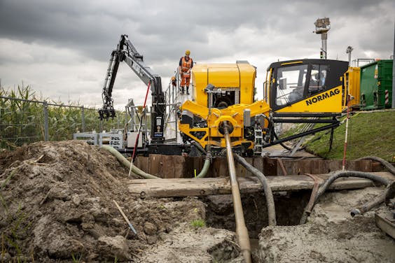 De 100 tons elektrische boorrig. Hijmans heeft deze E-Rig sinds eind september in gebruik voor gestuurde boringen.