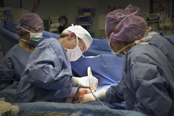 Ziekenhuizen kampen met name met een tekort aan verpleegkundigen voor bijvoorbeeld de intensive care en de operatiekamers.