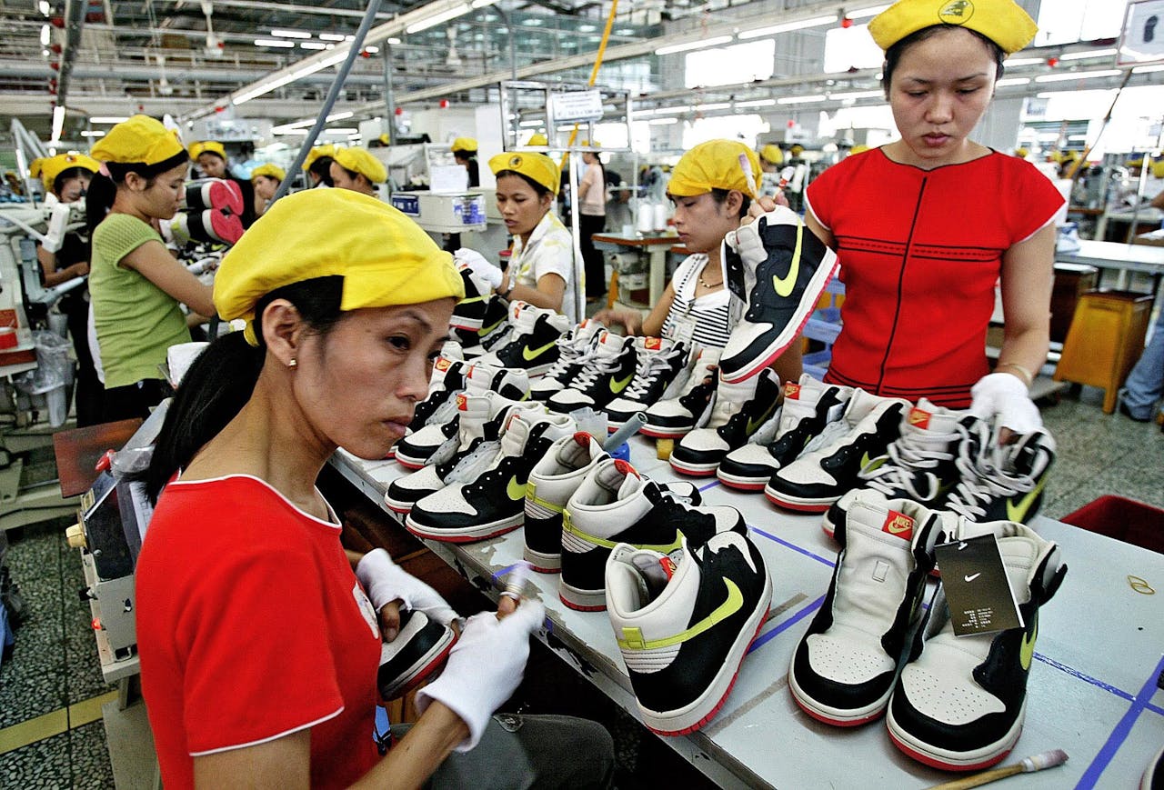 Veel Amerikaanse import, zoals sportschoenen, is 'Made in Vietnam'.