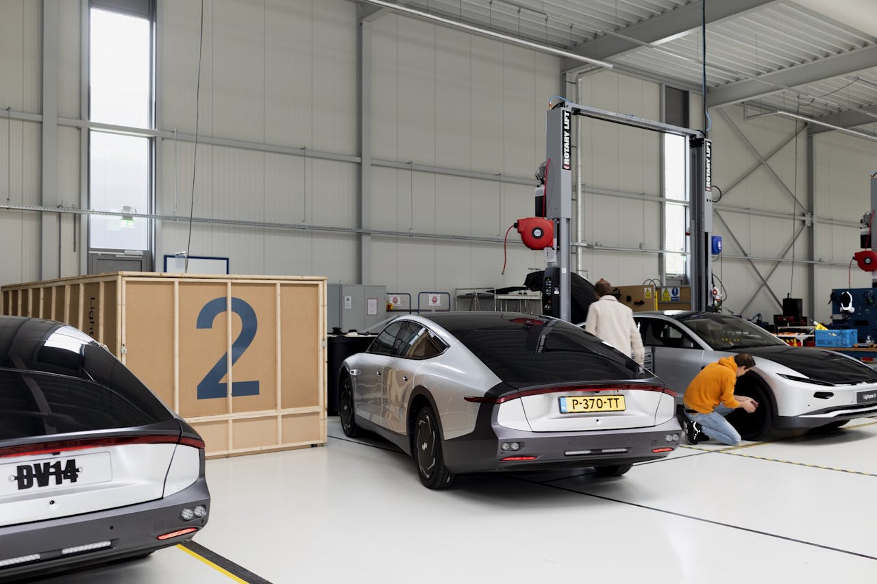 De showroom en werkplaats van Lightyear in Helmond, met het ter ziele gegane 0-model.