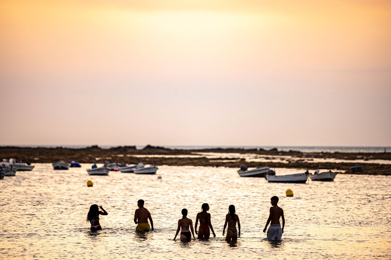 Nagloeien op het strand met de mooiste zonsondergang van Spanje.