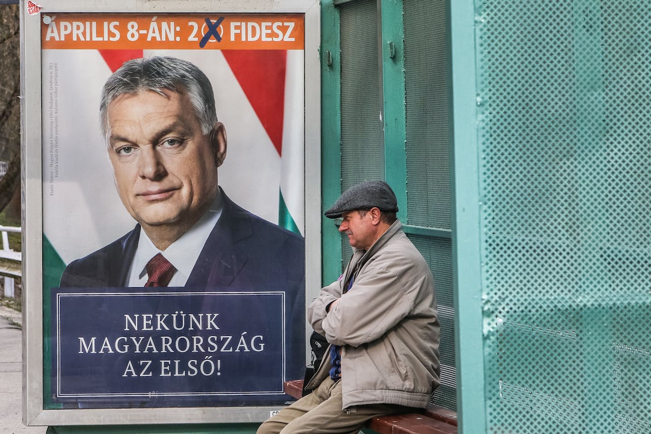 Een verkiezingsposter van Victor Orbán voor de Hongaarse parlementsverkiezingen.