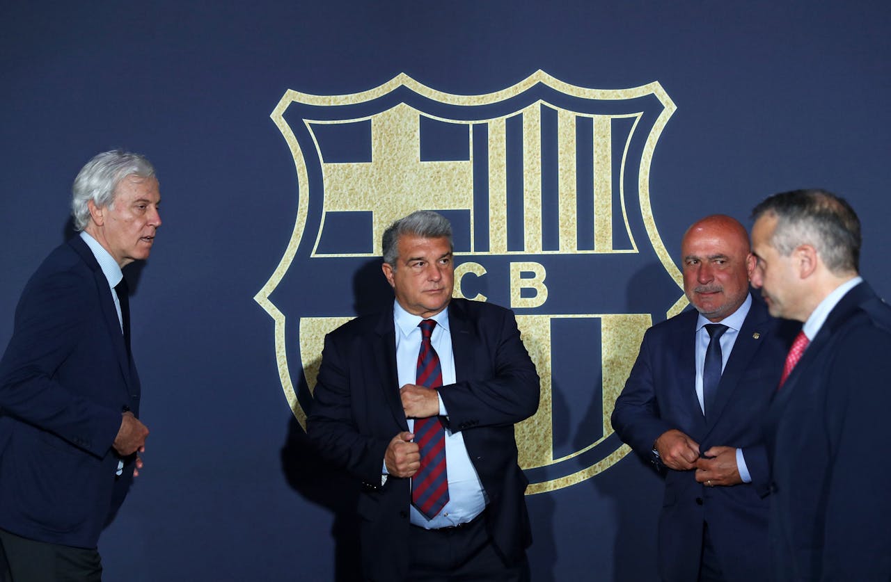 FC Barcelona-voorzitter Joan Laporta ontkent dat de club zich schuldig heeft gemaakt aan omkoping en manipulatie.