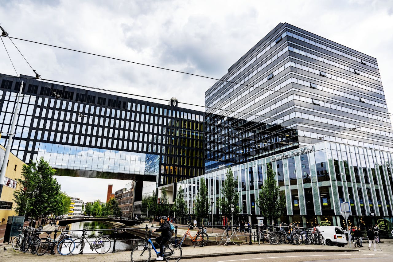 De Roeterseilandcampus van de Universiteit van Amsterdam. De instelling heeft 241 extern gefinancierde leerstoelen.