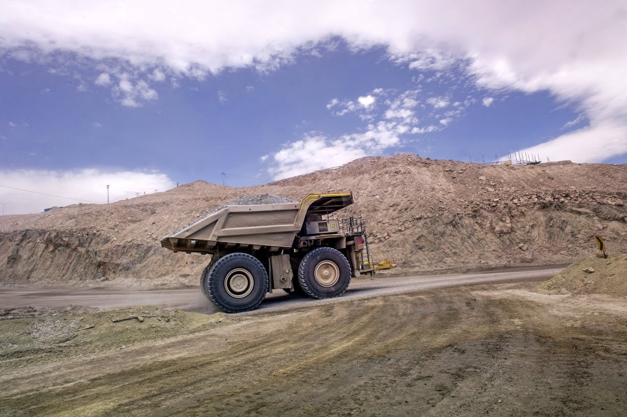 Een vrachtwagen bij de Chuquicamata-kopermijn in Chili, Zuid-Amerika. Chili is de grootste koperproducent ter wereld.