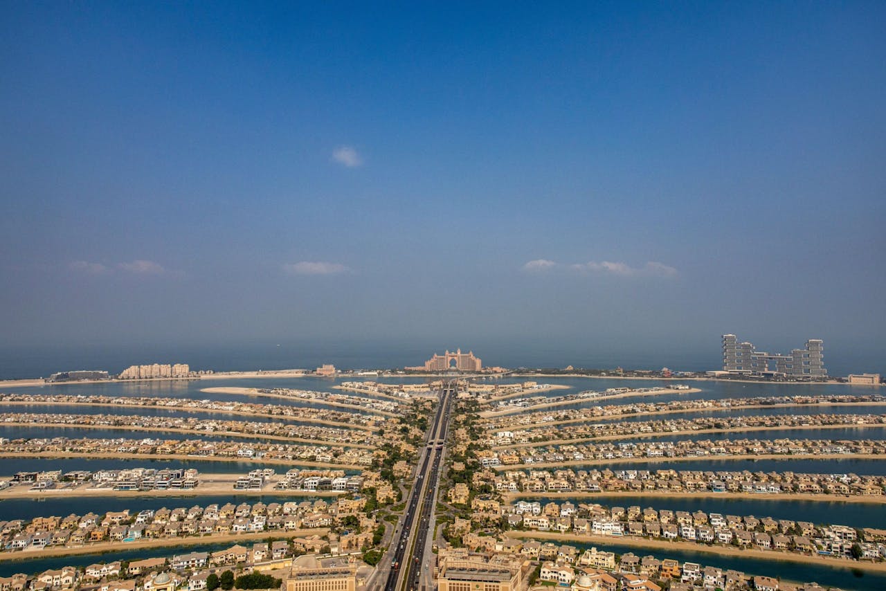 Palm Jumeirah is een van de Palmeilanden in Dubai, ontworpen en aangelegd door projectontwikkelaar Nakheel.