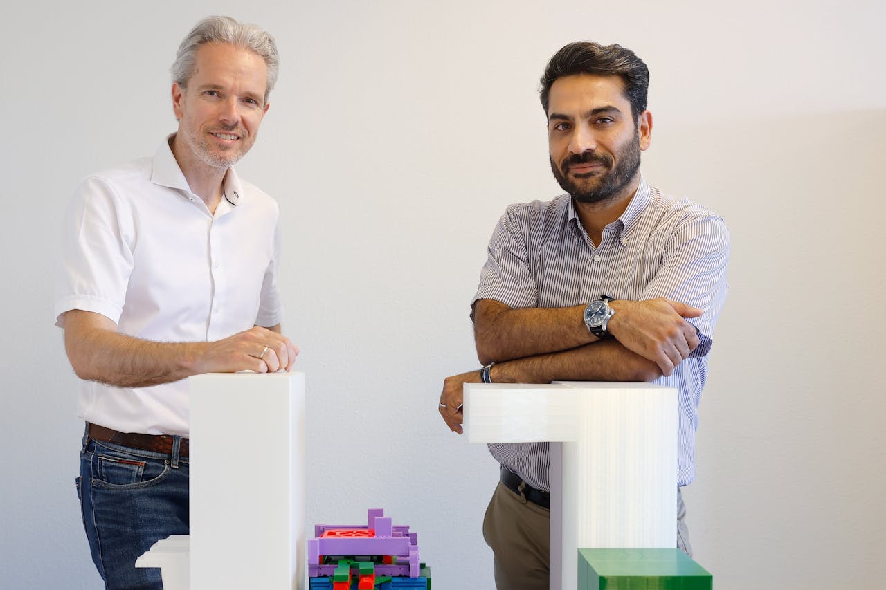 Nearfield-oprichters Roland van Vliet (links) en Hamed Sadeghian begonnen hun bedrijf vanuit onderzoeksinstituut TNO.