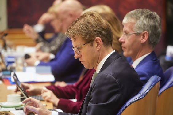 De aansprakelijkheidsstelling van de Staat door de deurwaarders valt onder de portefeuille van minister Sander Dekker voor Rechtsbescherming.