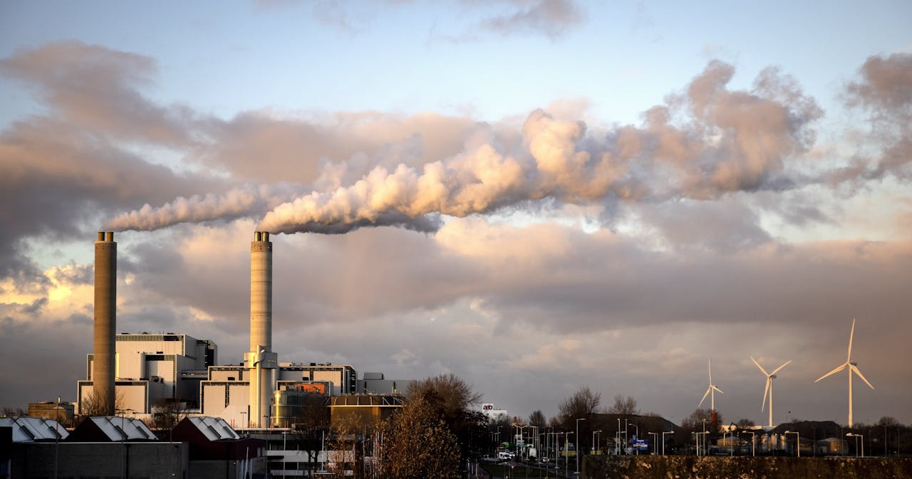 Het Afval Energie Bedrijf (AEB) in het westelijke havengebied van Amsterdam.