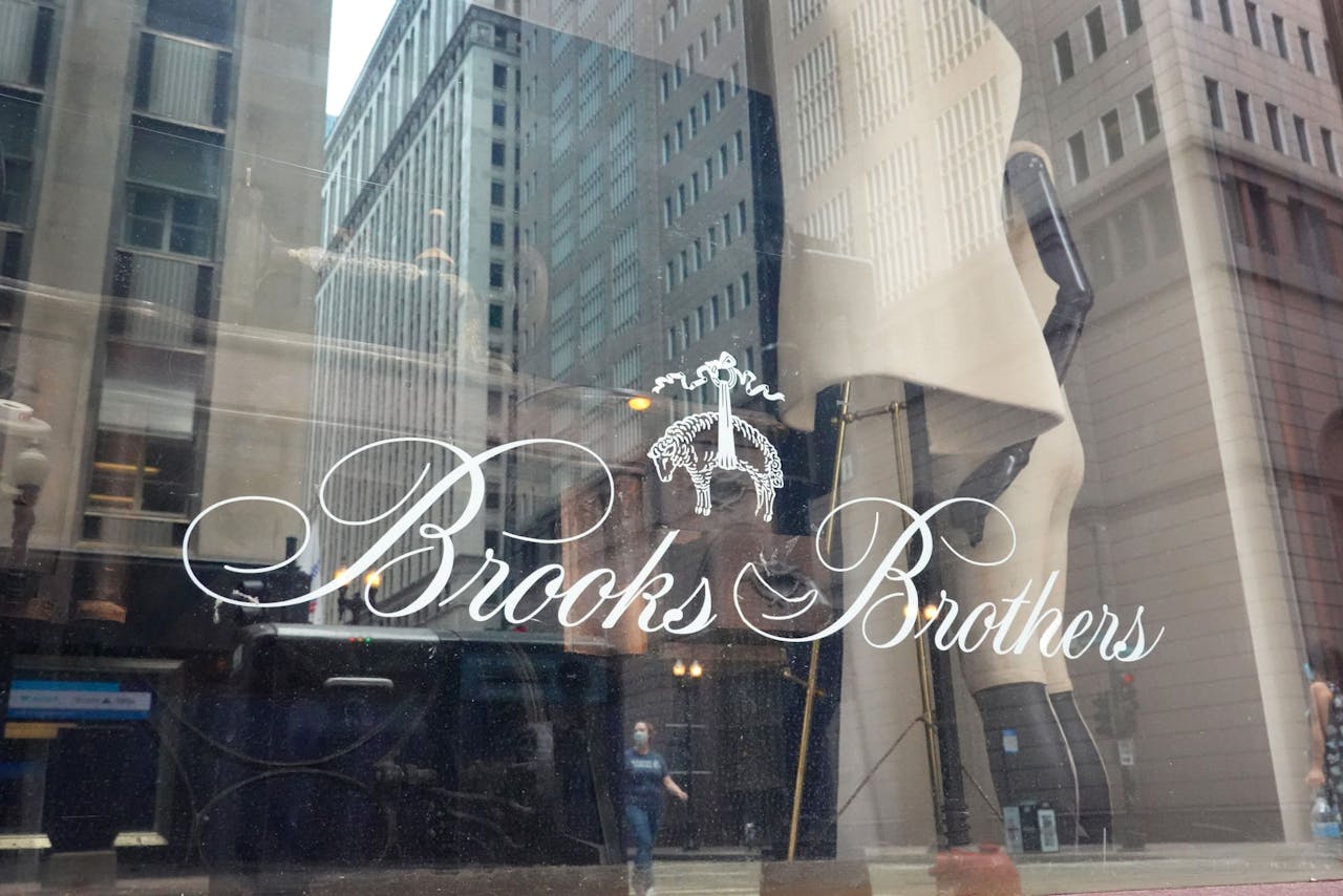 Filiaal van Brooks Brothers in Chicago. De beroemde herenkledingzaak heeft zijn faillissement aangevraagd.