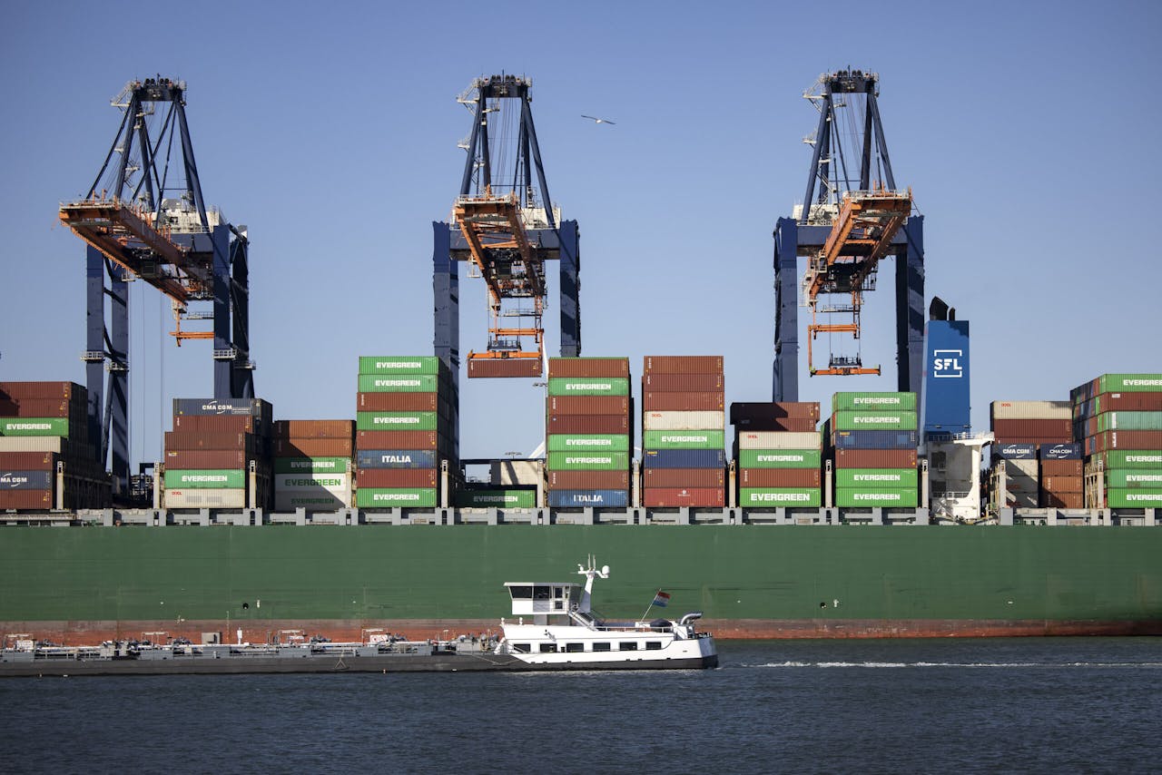 De ECT Euromax-terminal in de Rotterdamse haven. Nederlandse bedrijven zijn positief over de komende twaalf maanden.