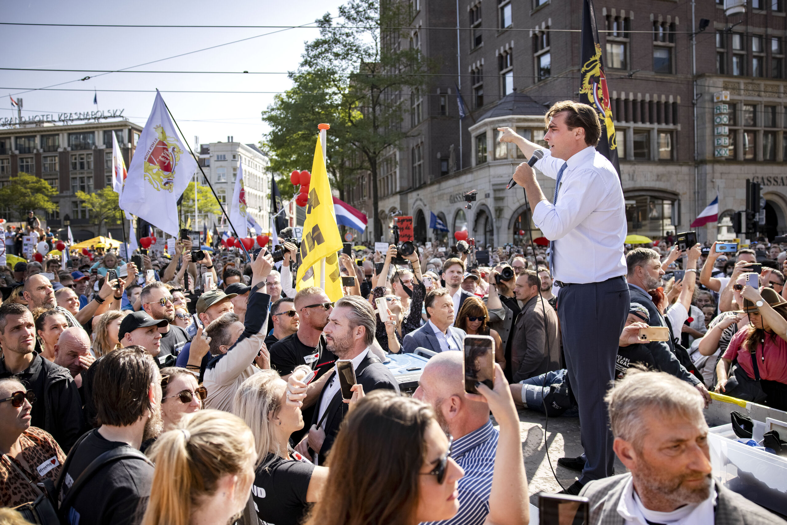 Tienduizenden Mensen Protesteren Tegen 'priktatuur'