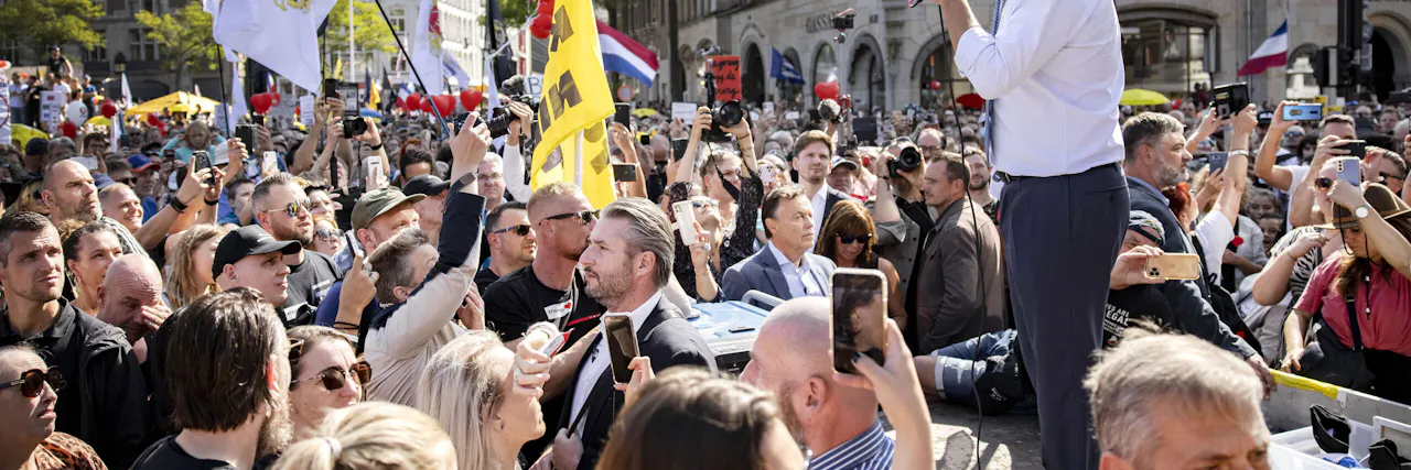 Tienduizenden mensen protesteren tegen 'priktatuur'