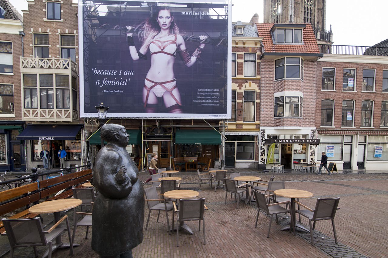 Een billboard van lingeriemerk Marlies Dekkers in het centrum van Utrecht