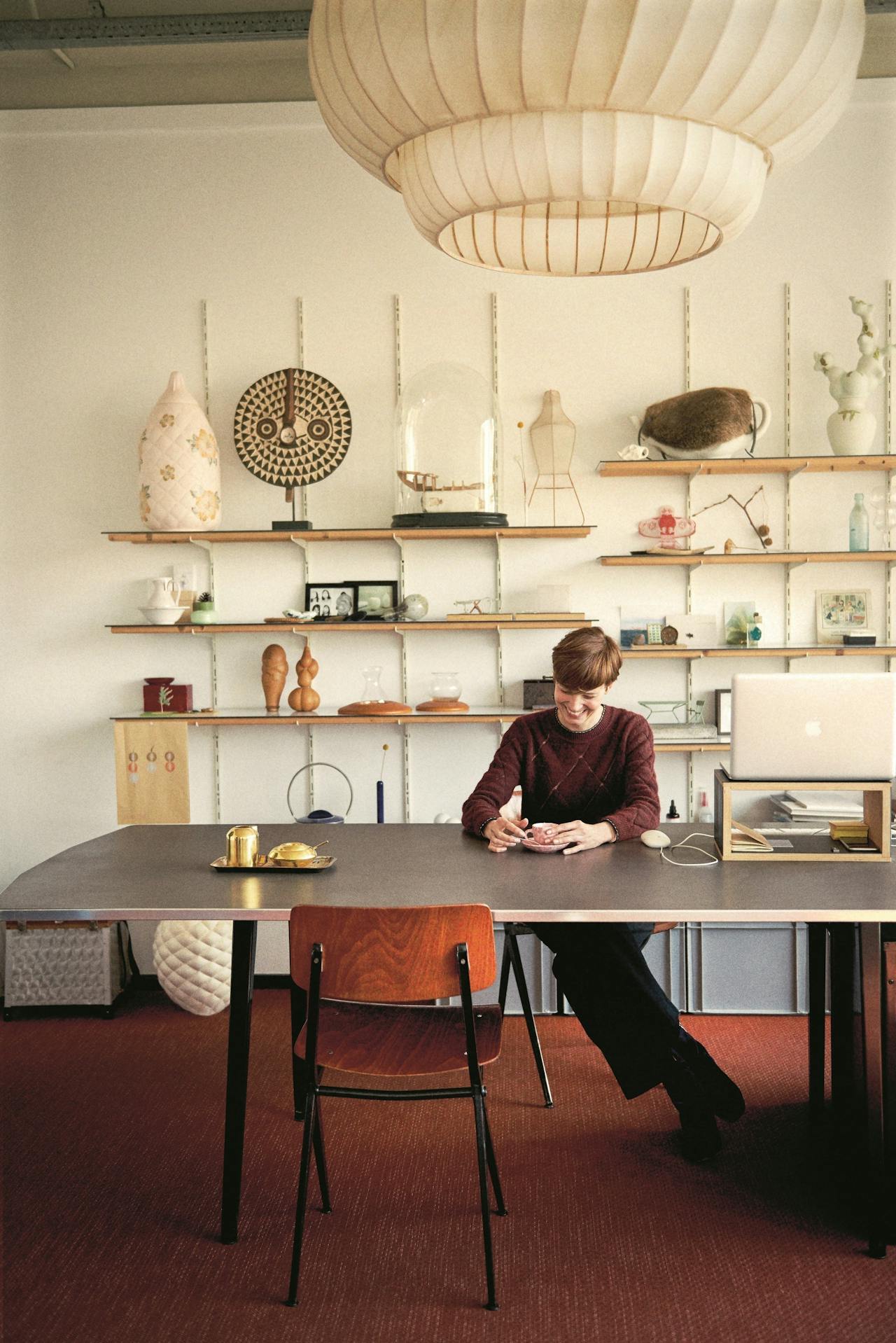 Wieki Somers in haar werkkamer, aan de Merwedehaven in Rotterdam.