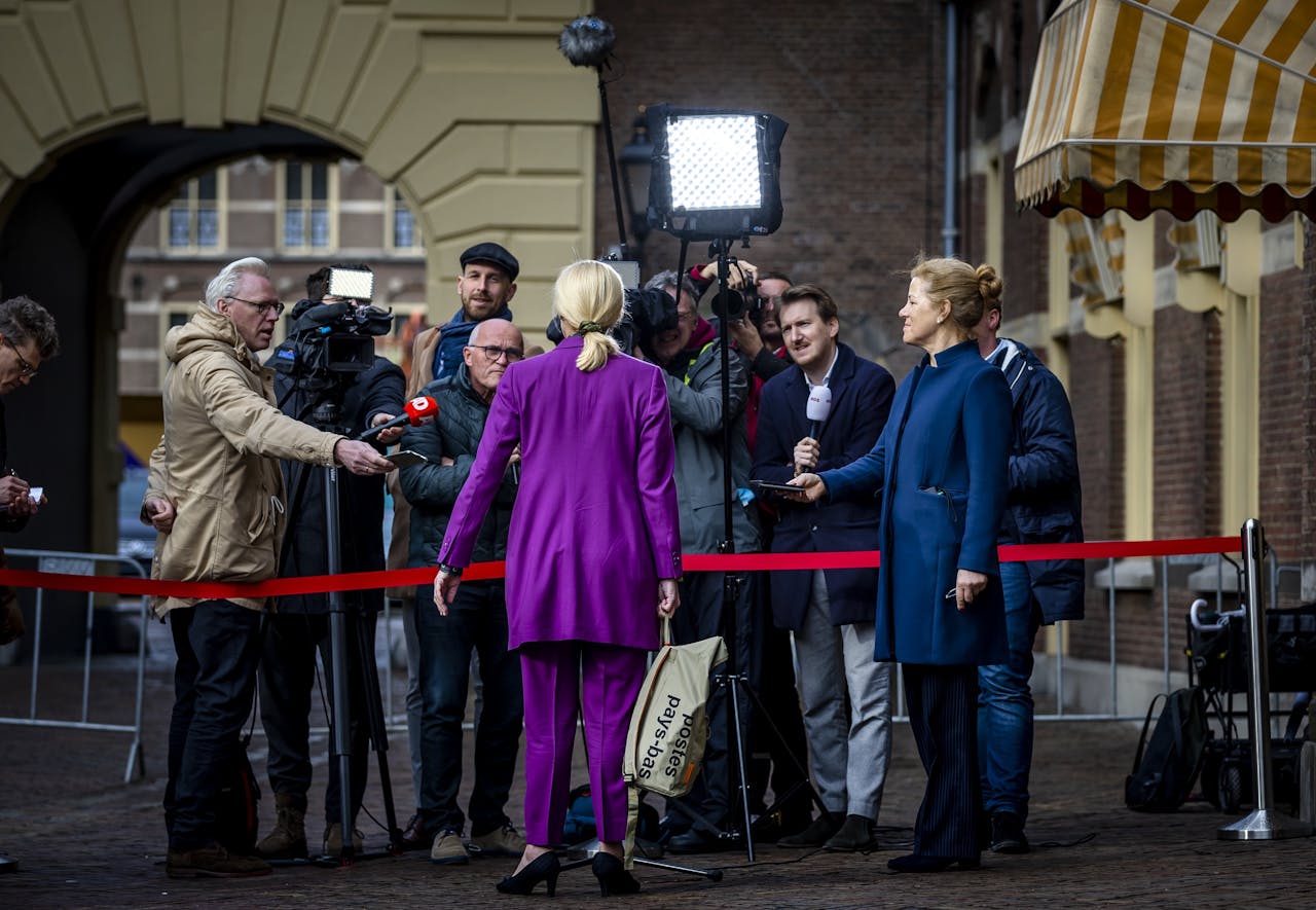 D66-partijleider Sigrid Kaag staat vrijdagochtend de pers te woord.