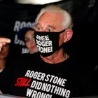 Trump scheldt gevangenisstraf van vertrouweling Roger Stone kwijt