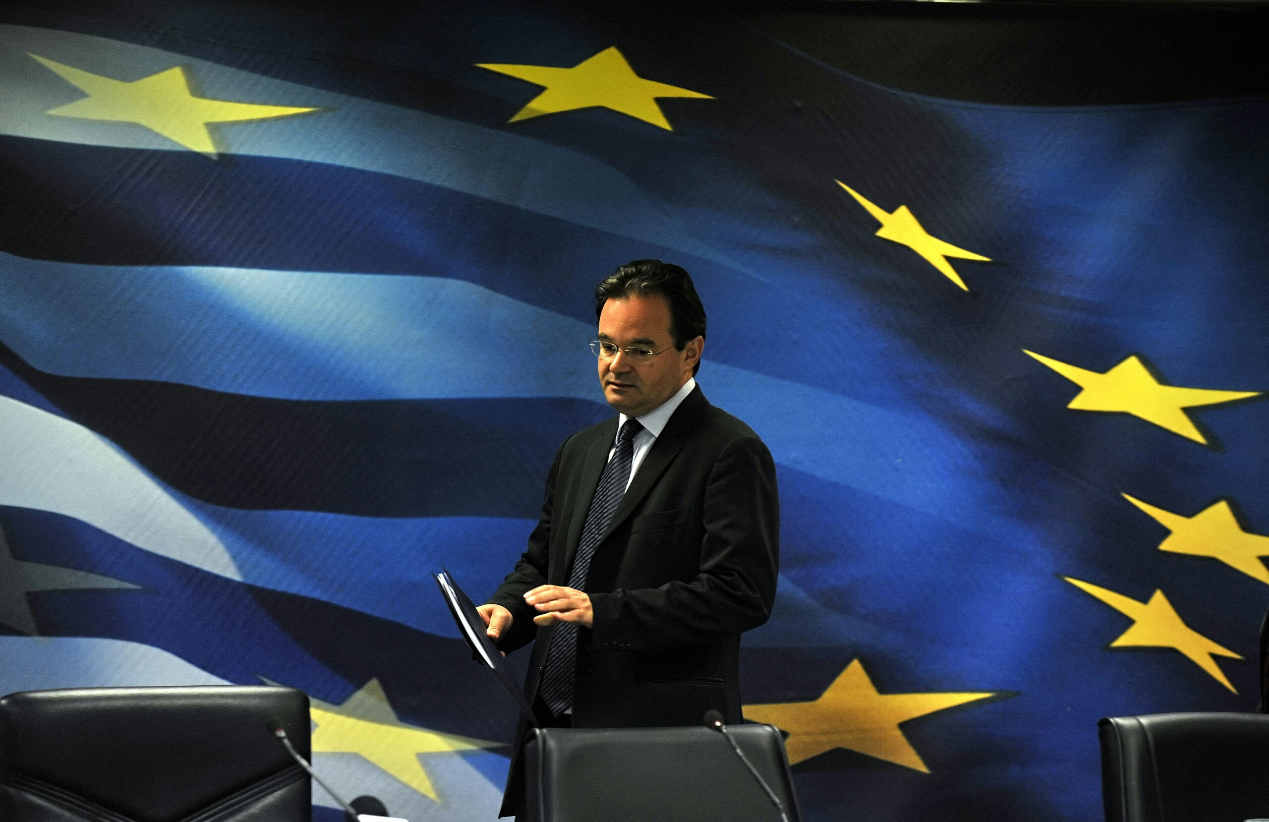 De Griekse minister van financiën George Papaconstantinou noemt het Frans-Duitse plan 'een ramp', maar naar hem wordt nauwelijks geluisterd.