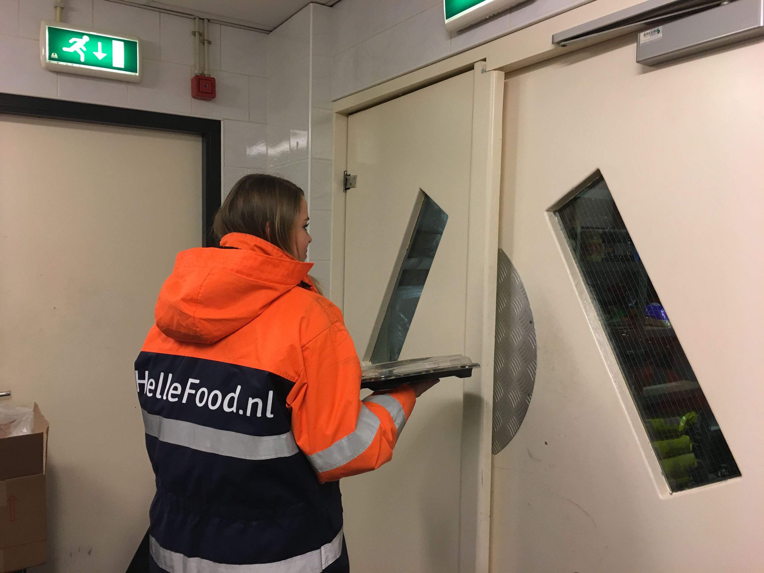 Tien restaurants in Hellevoetsluis promoten hun eigen maaltijdbezorgdienst.