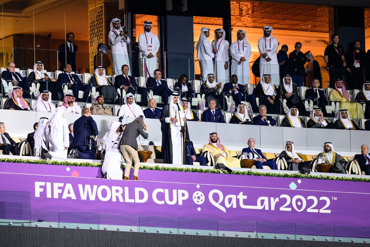 Credit Suisse-voorzitter Axel Lehmann ging naar het WK voetbal in Qatar om geld los te krijgen van de Qatari Investment Authority.