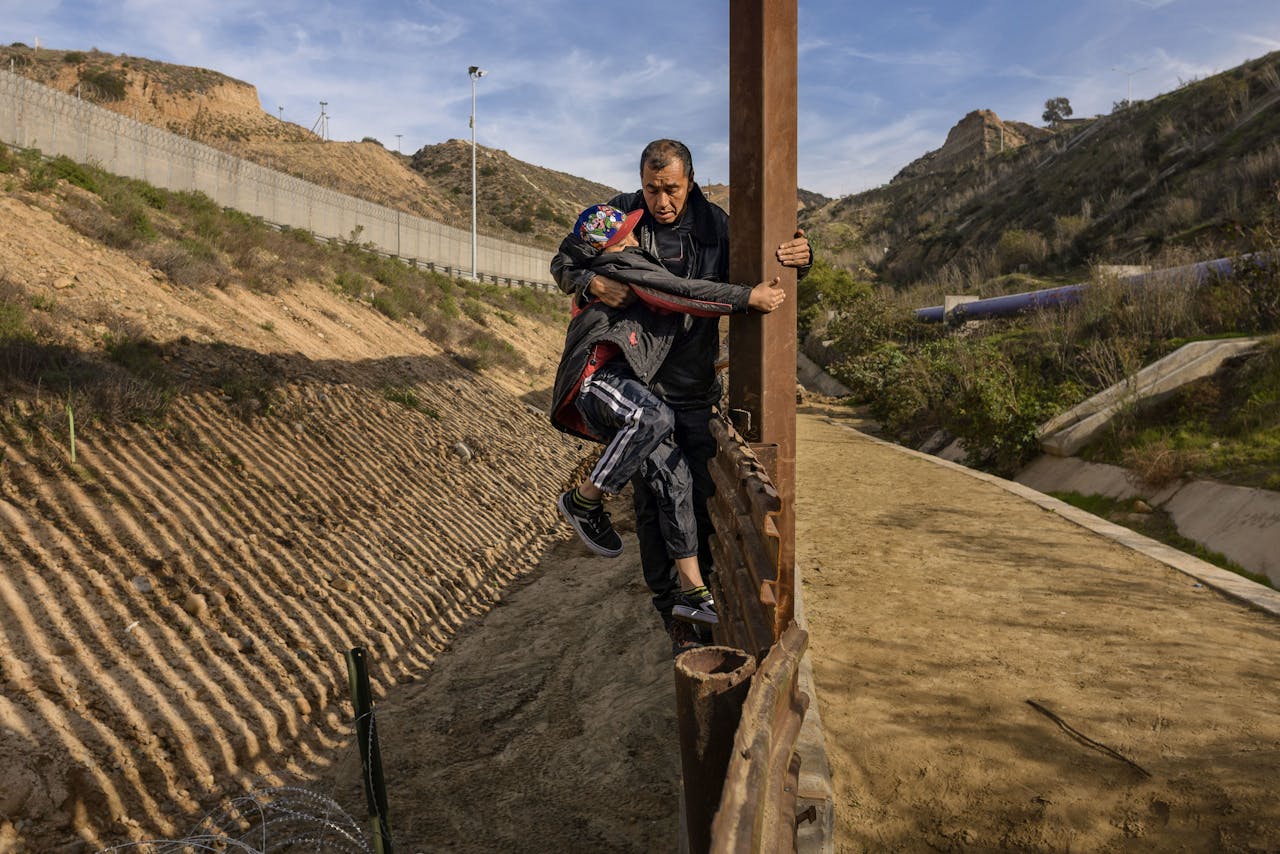 Trumps Muur Aan De Mexicaanse Grens Die Staat Er Al