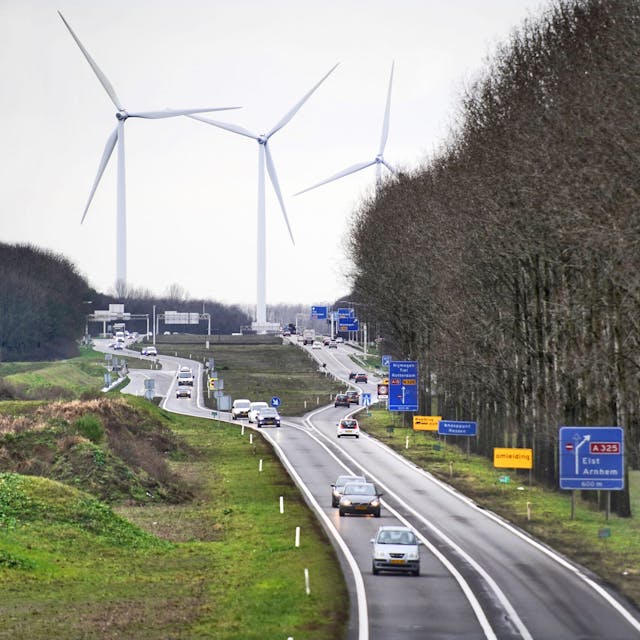 Klimaatmiljarden naar elektrische auto's, tegenvallers bij aanleg wegen
