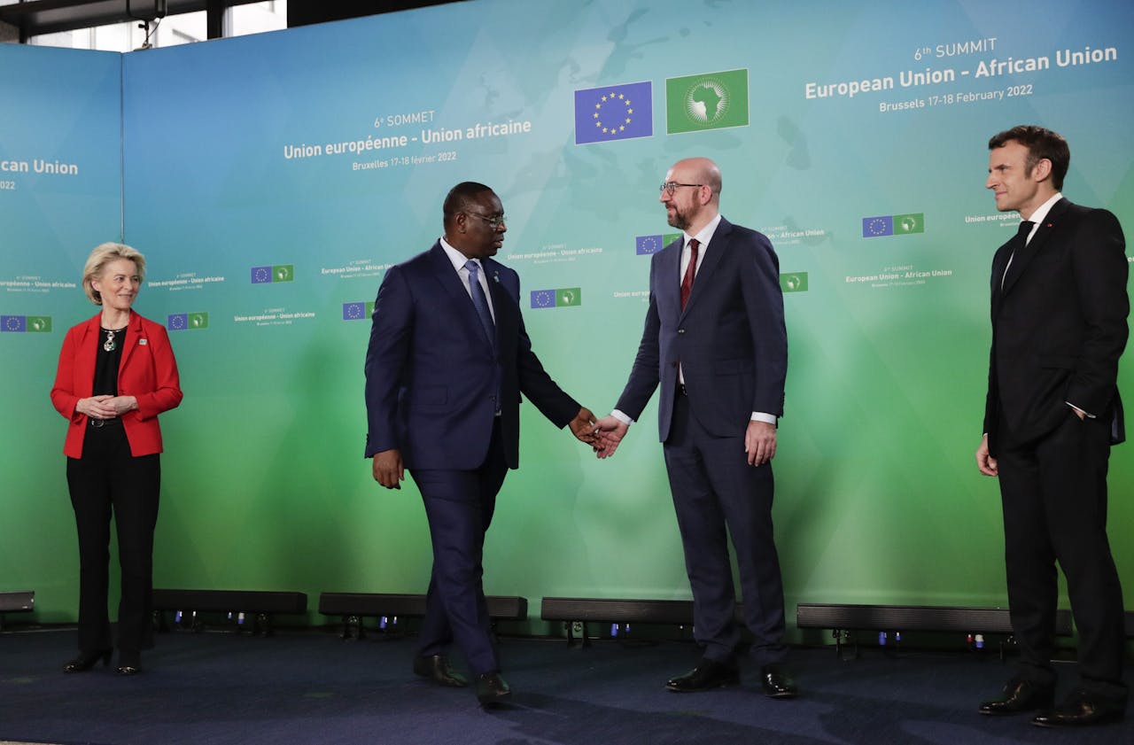 De EU-Afrikatop in februari. Met name in Afrikaanse landen heeft de EU moeite handelsakkoorden te sluiten. De eisen op het gebied van klimaat en arbeidsrechten worden als te streng ervaren.