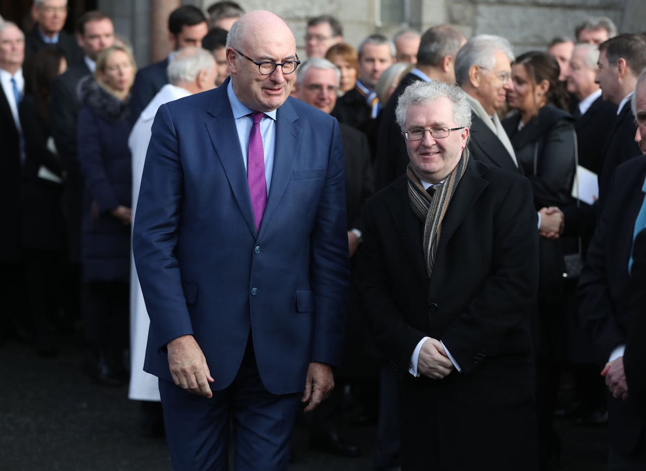 Voormalig Eurocommissaris Phil Hogan (l) en rechter Seamus Woulfe. Beiden waren aanwezig bij het omstreden feest in Clifden.