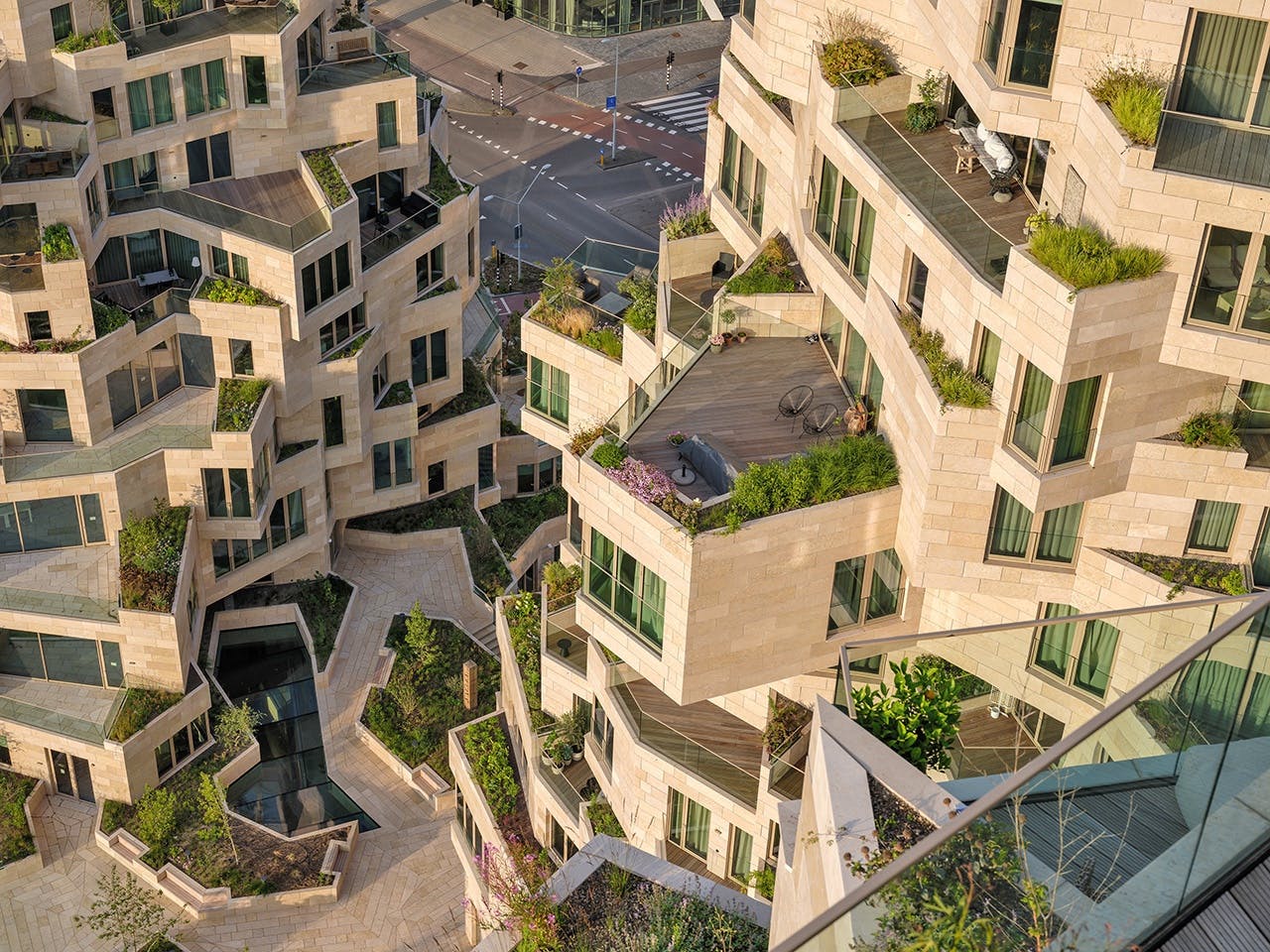 Valley, het dramatische, rotsachtige en met planten overgroeide ontwerp van bureau MVRDV.