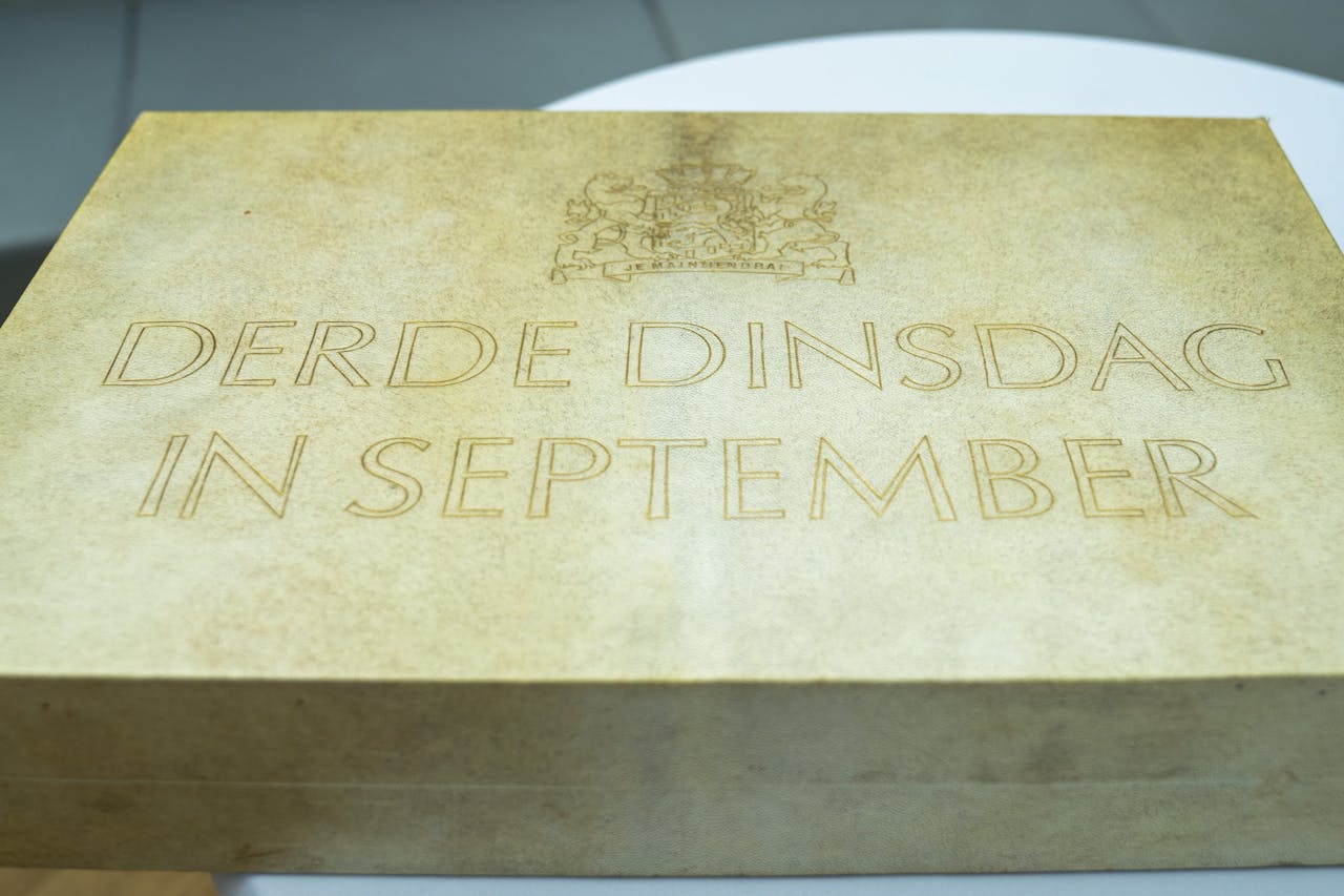 Het Prinsjesdagkoffertje van de minister van Financiën.