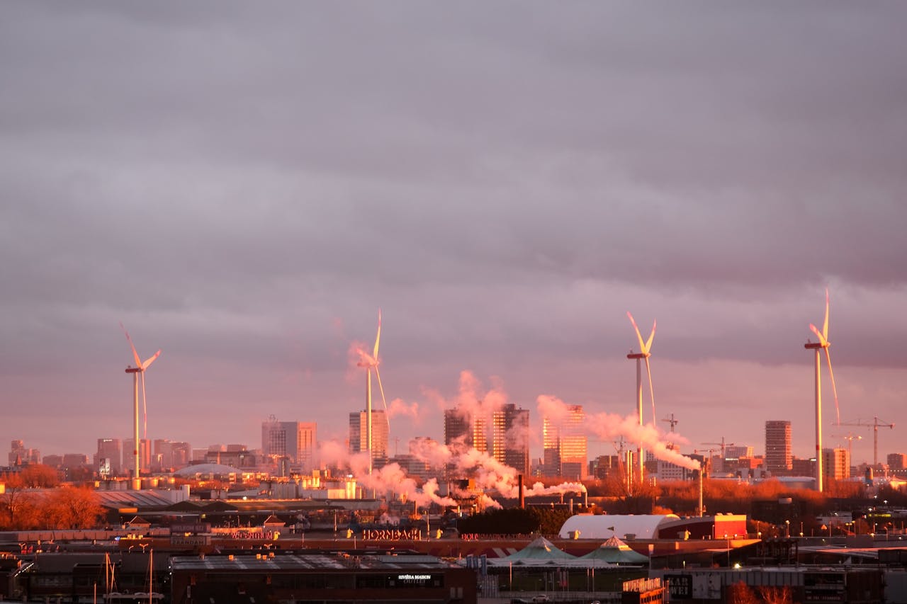De elektriciteitscentrale van Vattenfall gaat over op niet-fossiele energiebronnen, zoals windmolens.