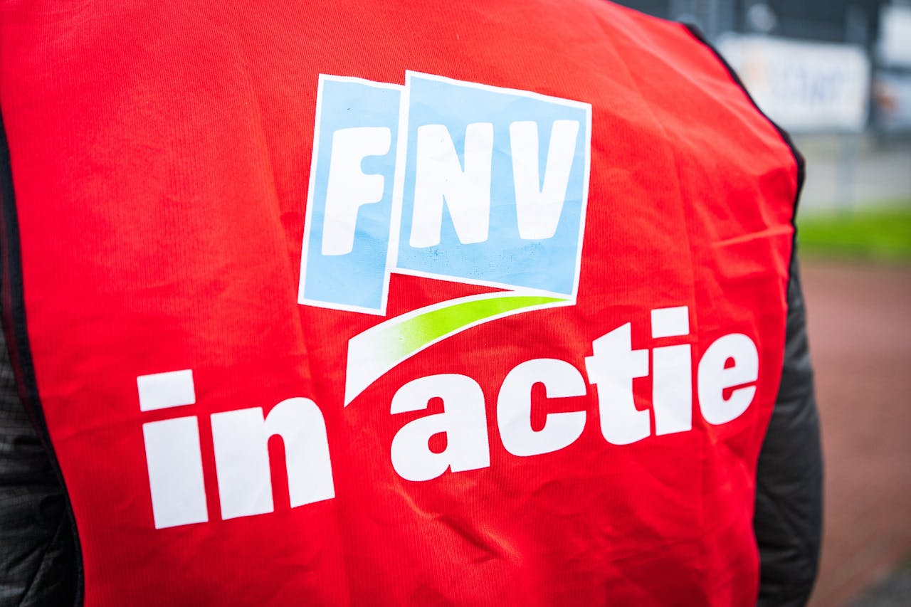 Vakbond FNV eist in het nieuwe cao-seizoen een loonstijging die minimaal gelijk is aan de inflatie.